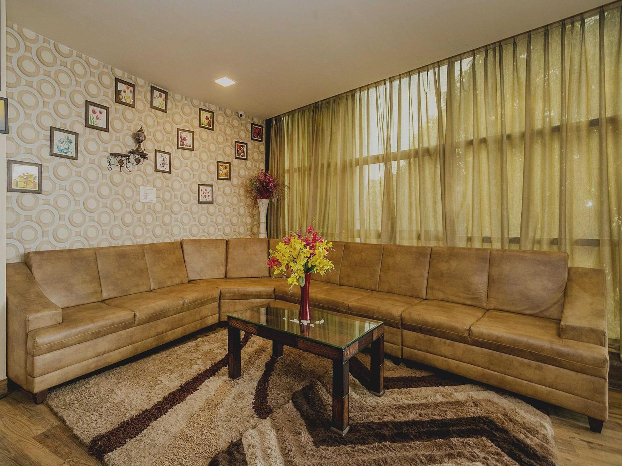 Super Collection O Indian Suites Near Sitara Restaurant Бангалор Екстериор снимка