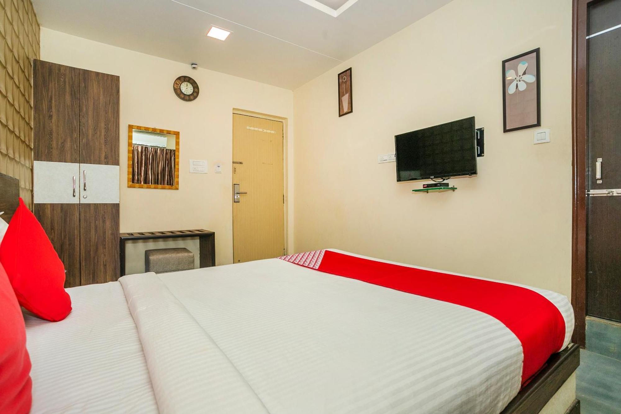 Super Collection O Indian Suites Near Sitara Restaurant Бангалор Екстериор снимка