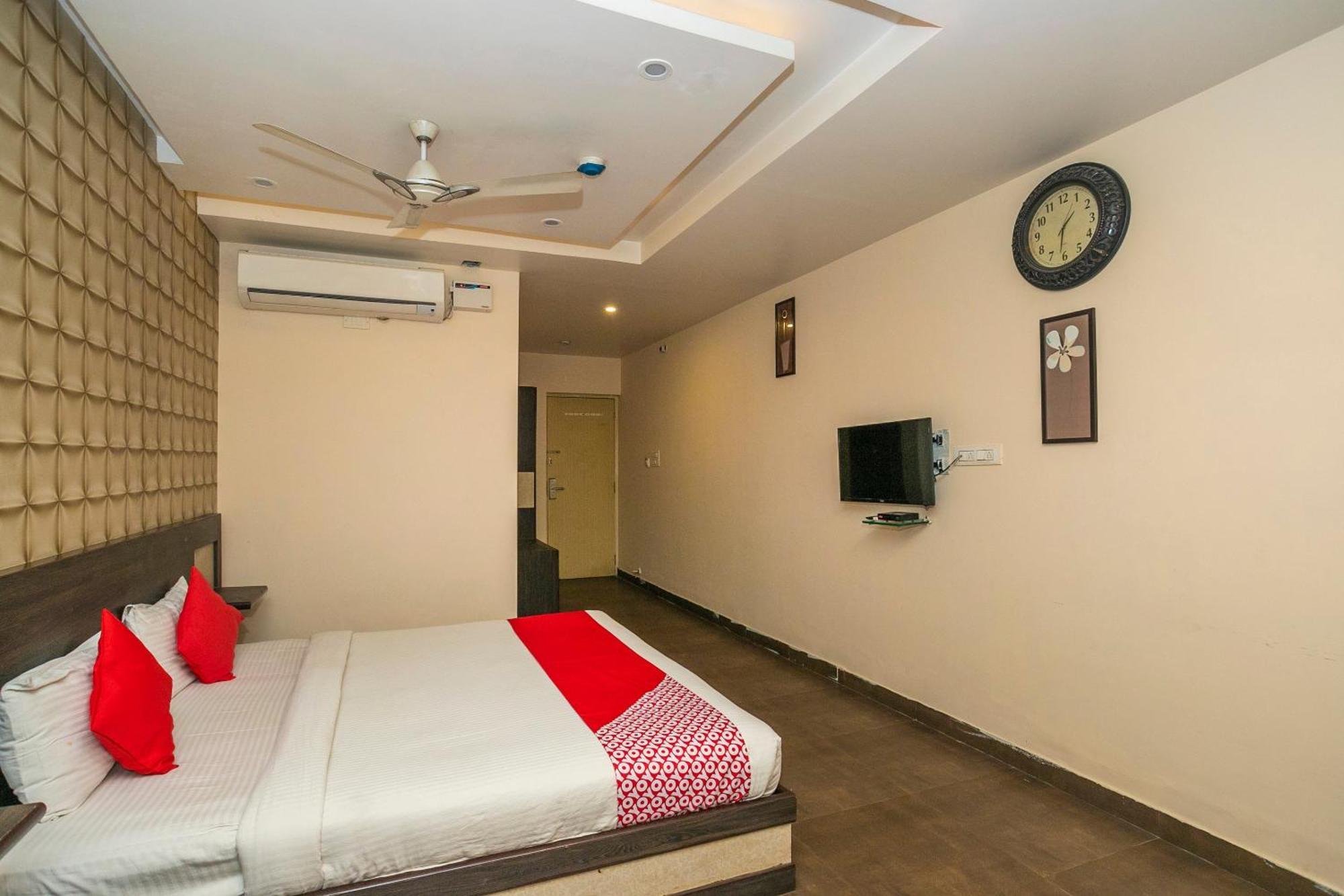 Super Collection O Indian Suites Near Sitara Restaurant Бангалор Екстериор снимка
