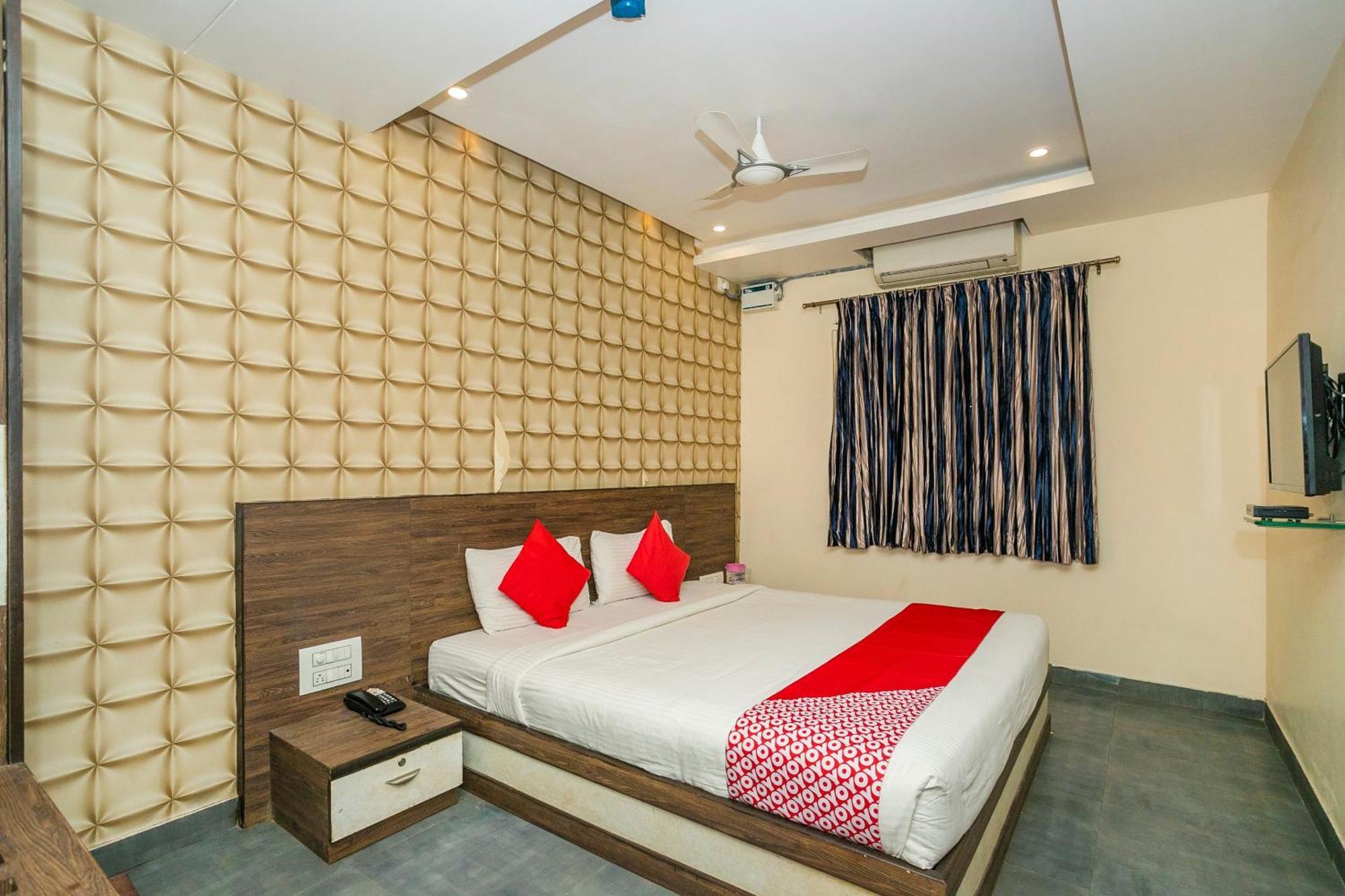 Super Collection O Indian Suites Near Sitara Restaurant Бангалор Екстериор снимка