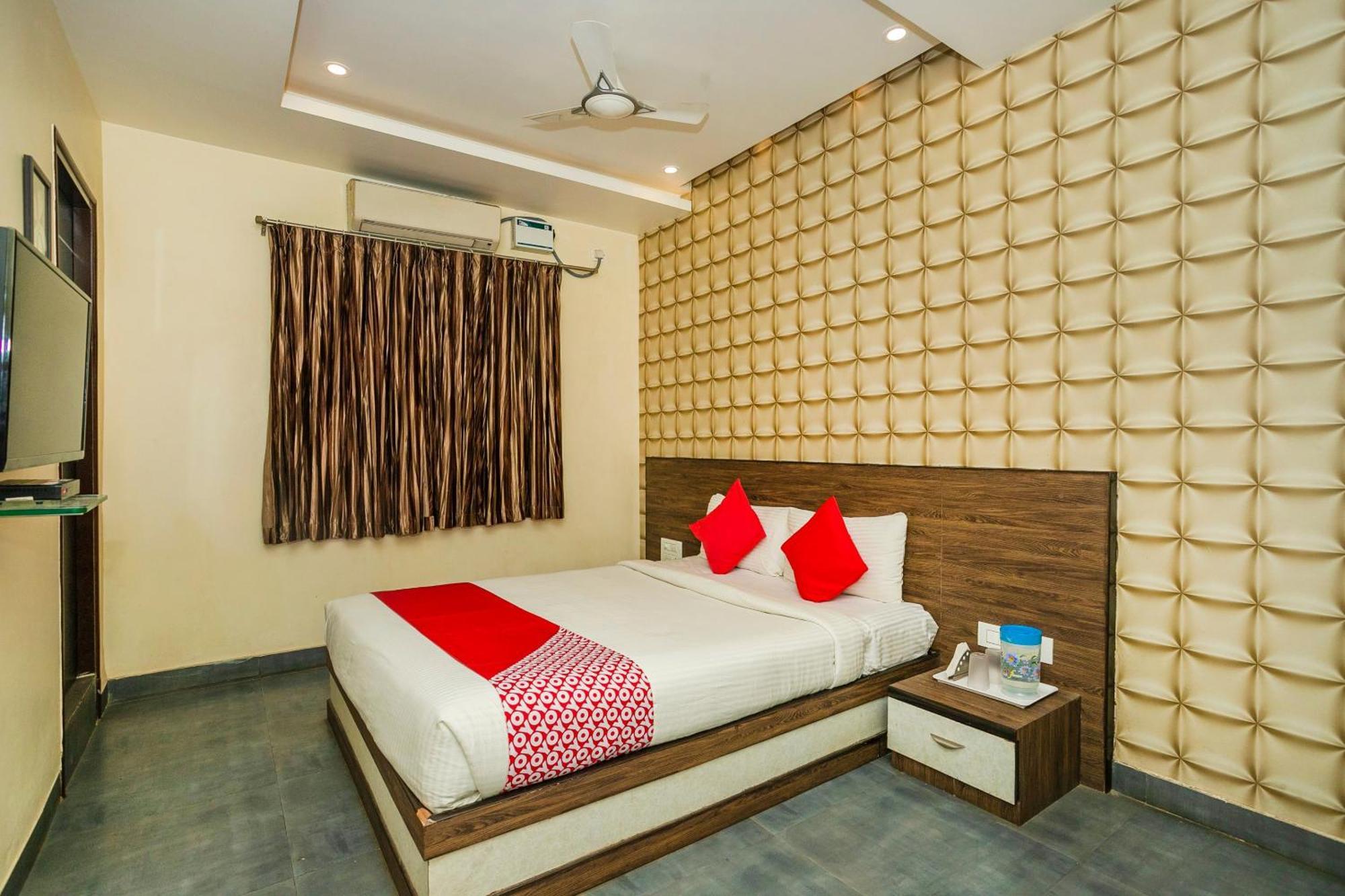 Super Collection O Indian Suites Near Sitara Restaurant Бангалор Екстериор снимка