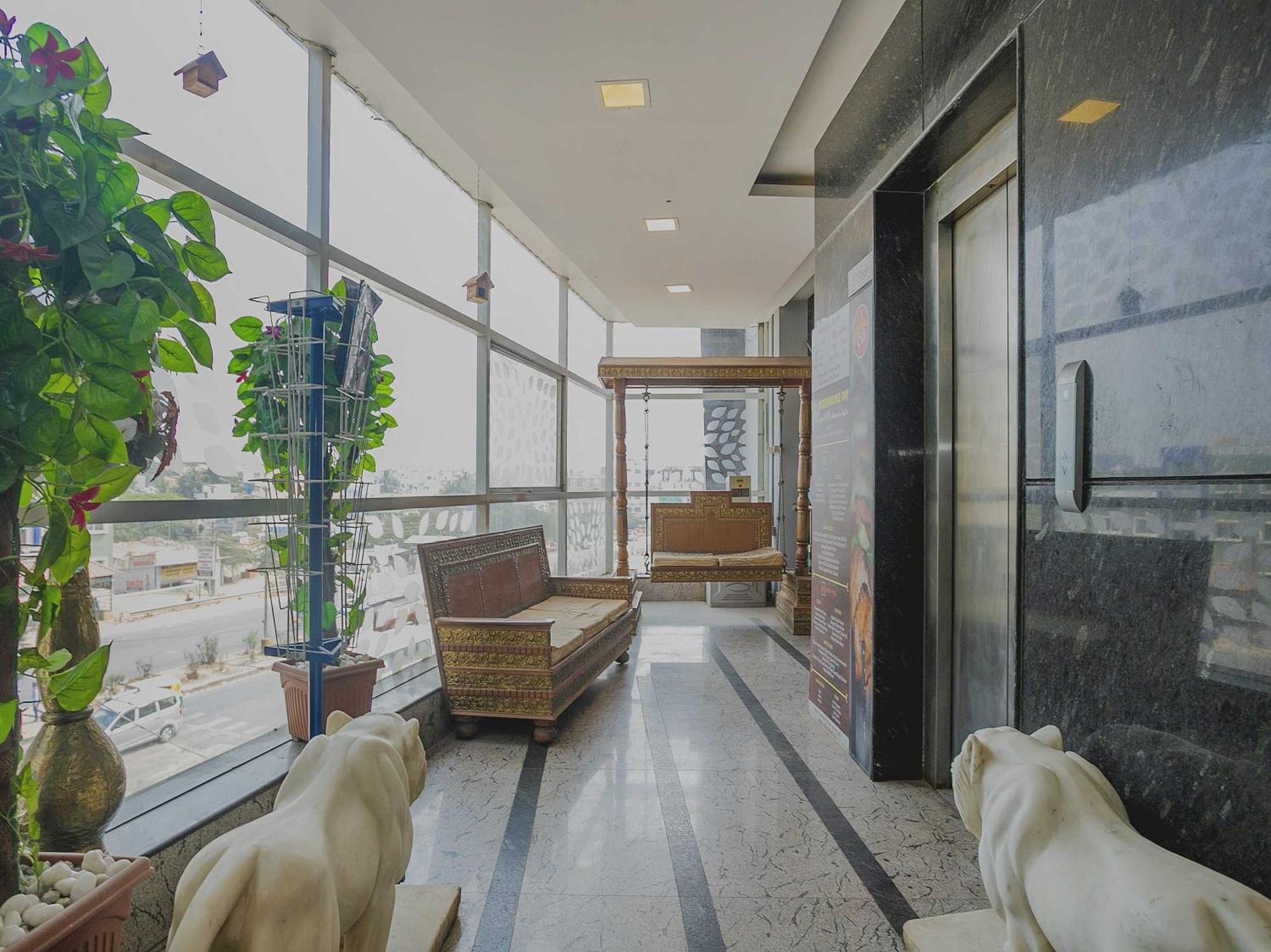 Super Collection O Indian Suites Near Sitara Restaurant Бангалор Екстериор снимка
