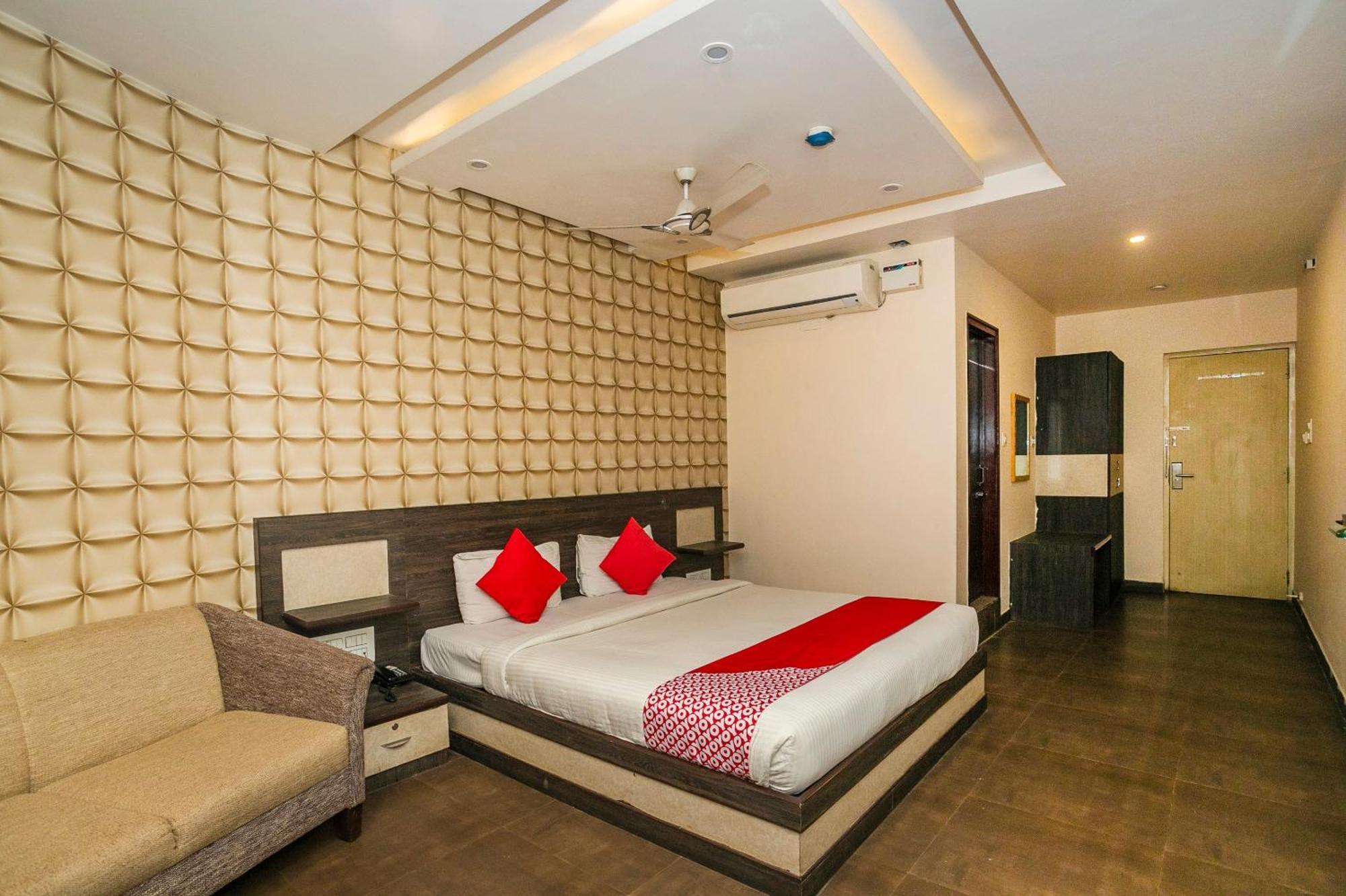 Super Collection O Indian Suites Near Sitara Restaurant Бангалор Екстериор снимка