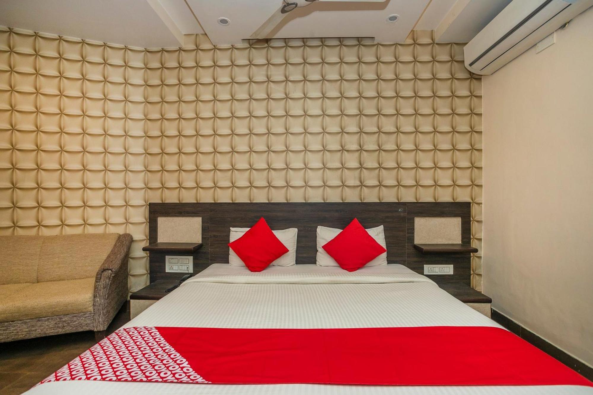 Super Collection O Indian Suites Near Sitara Restaurant Бангалор Екстериор снимка