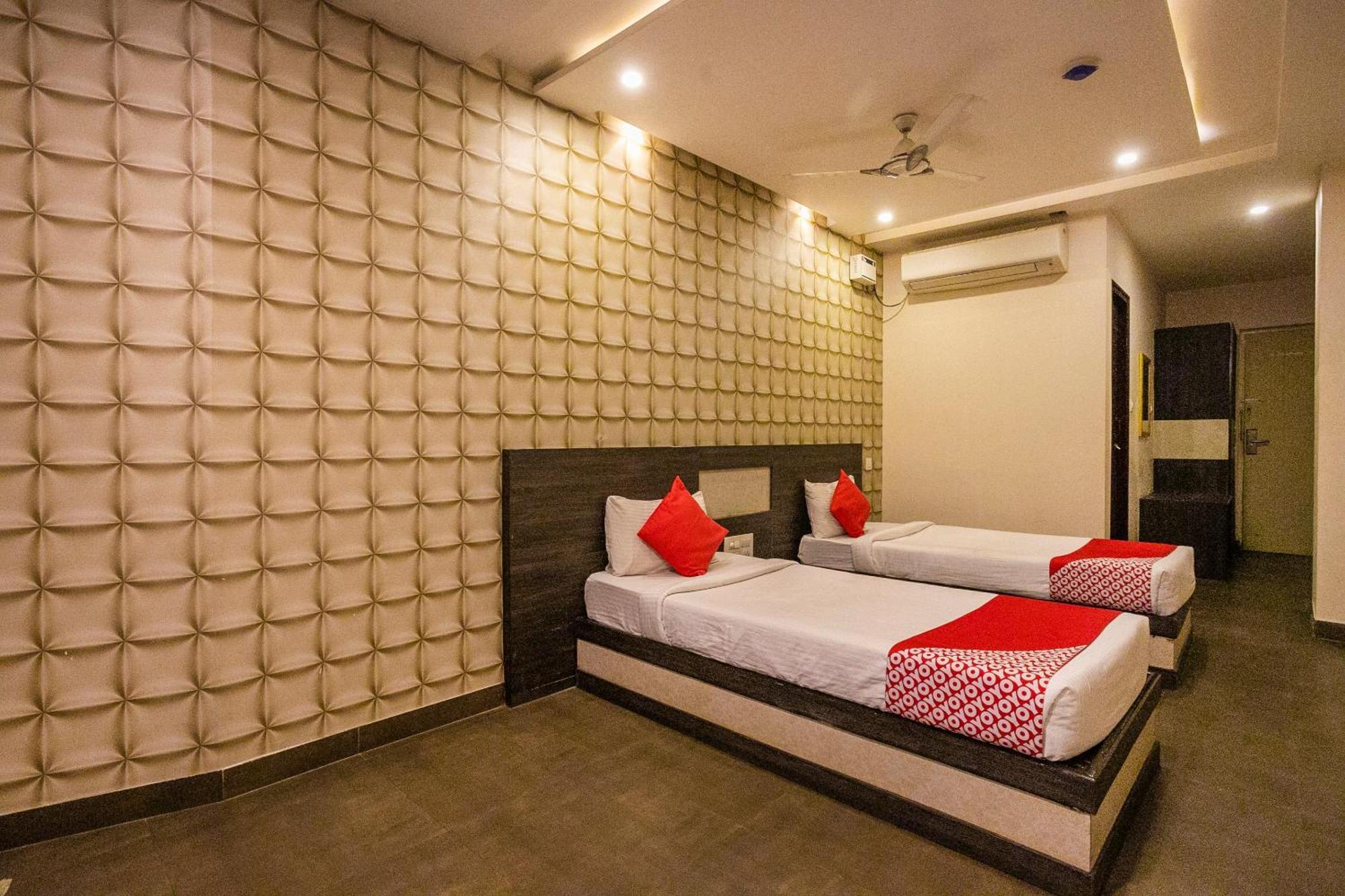Super Collection O Indian Suites Near Sitara Restaurant Бангалор Екстериор снимка