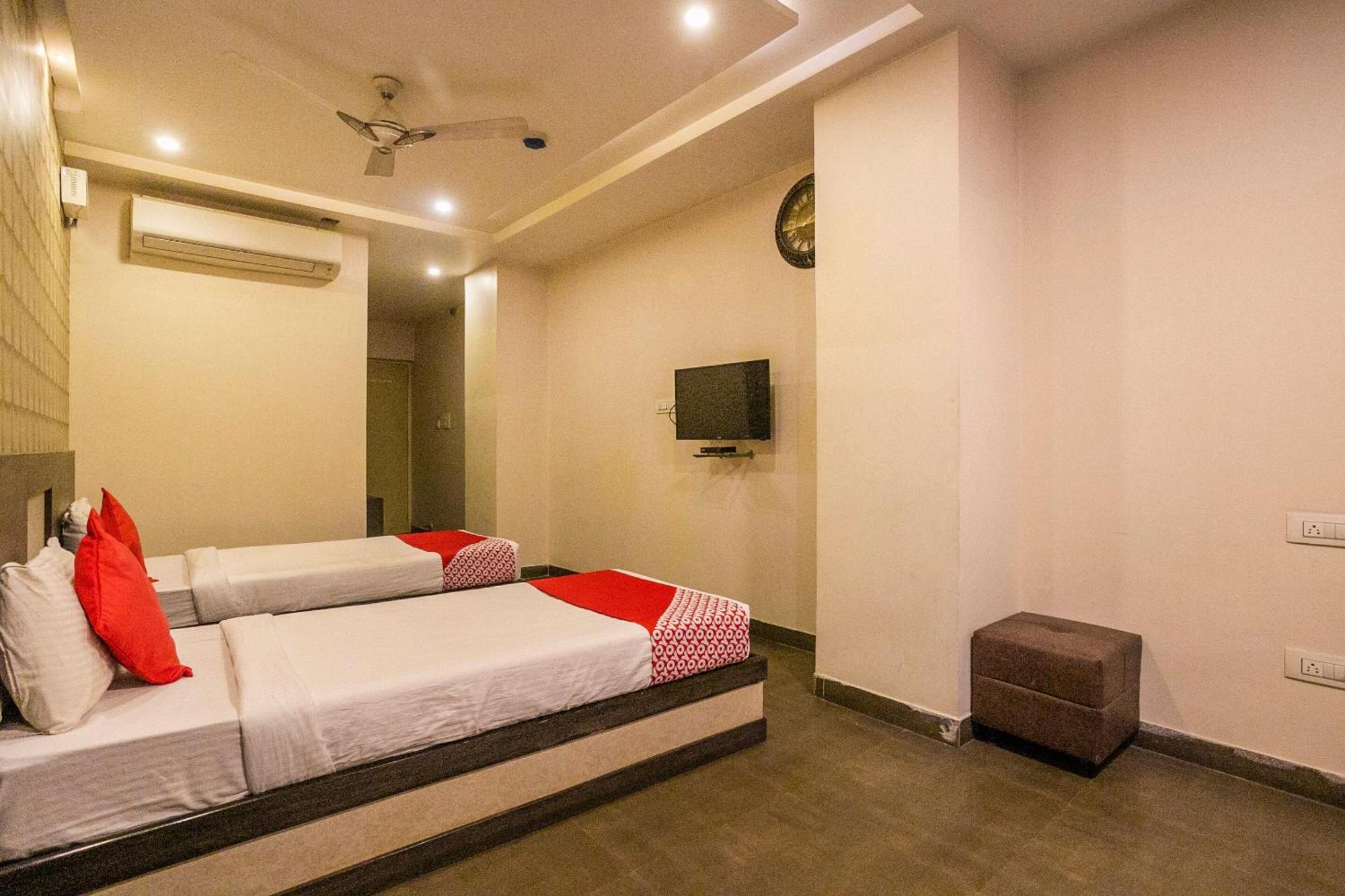 Super Collection O Indian Suites Near Sitara Restaurant Бангалор Екстериор снимка