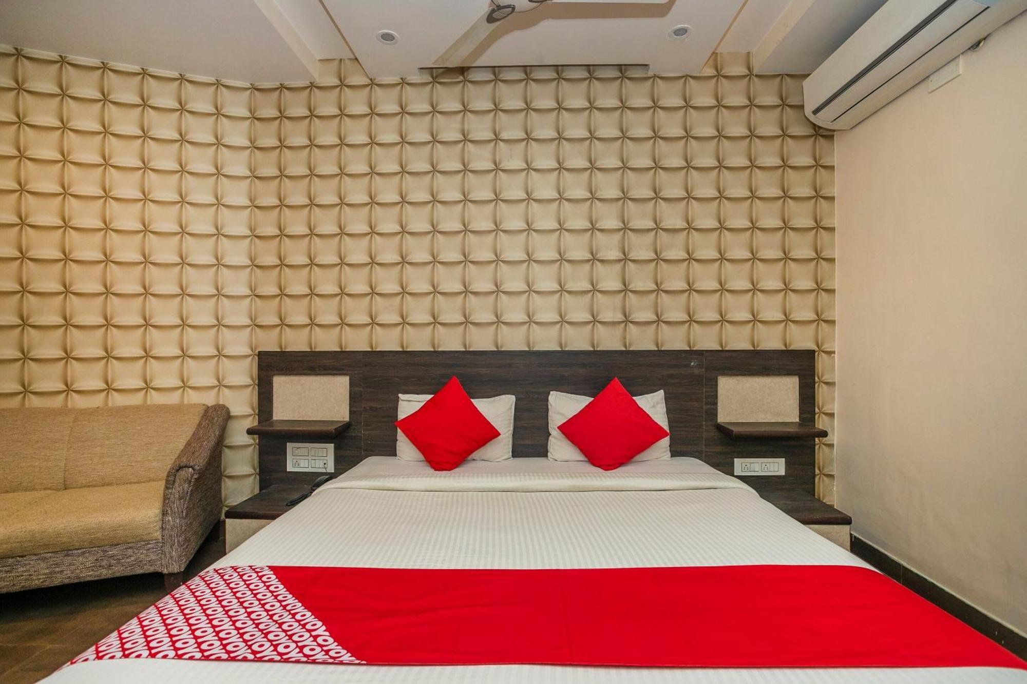 Super Collection O Indian Suites Near Sitara Restaurant Бангалор Екстериор снимка