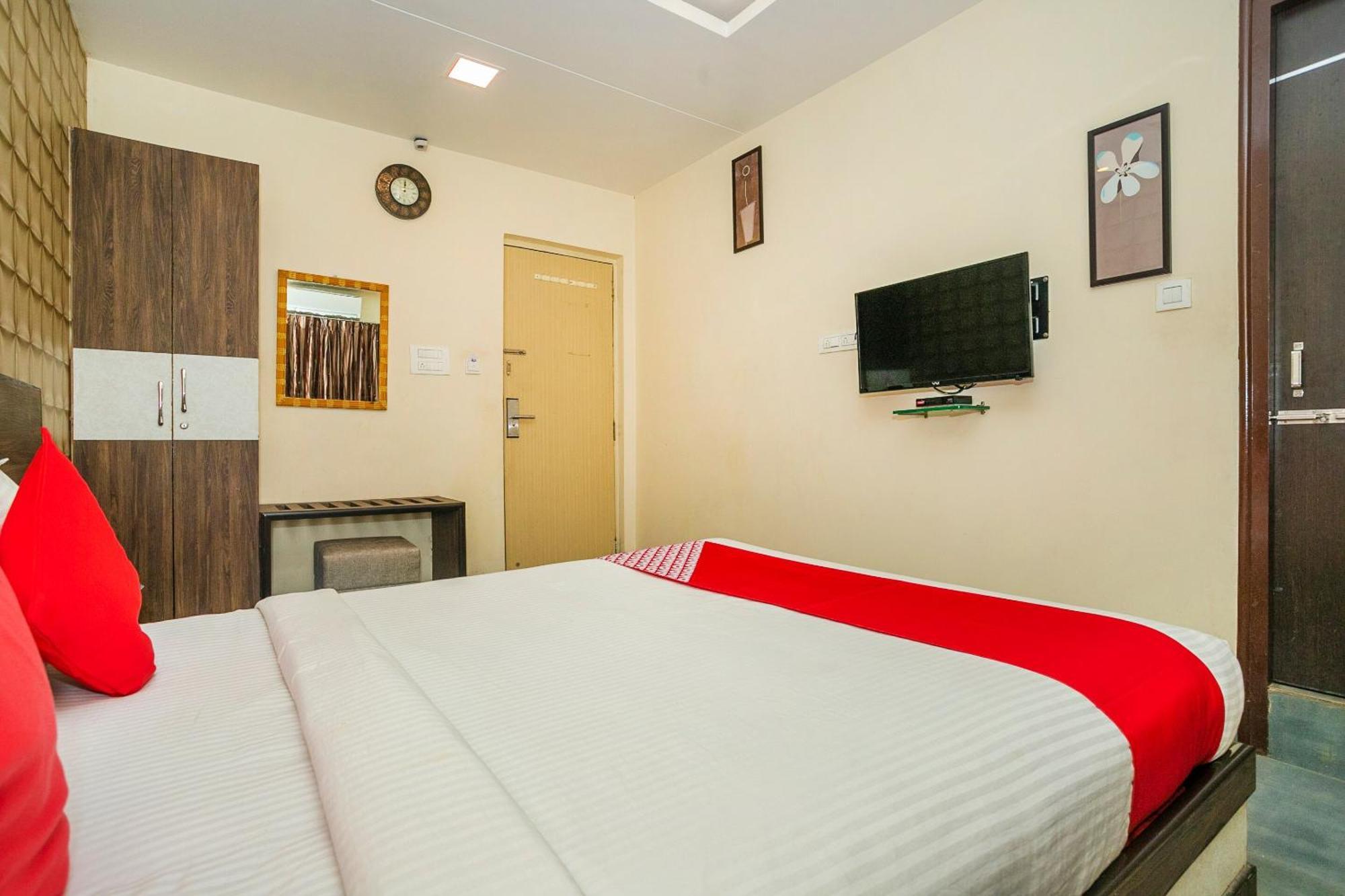 Super Collection O Indian Suites Near Sitara Restaurant Бангалор Екстериор снимка