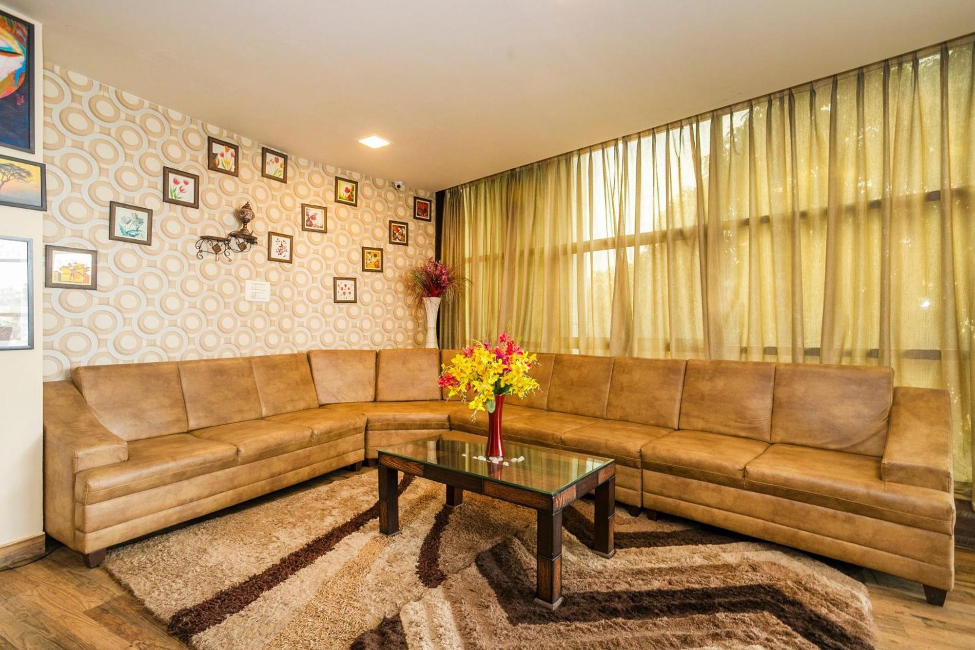 Super Collection O Indian Suites Near Sitara Restaurant Бангалор Екстериор снимка