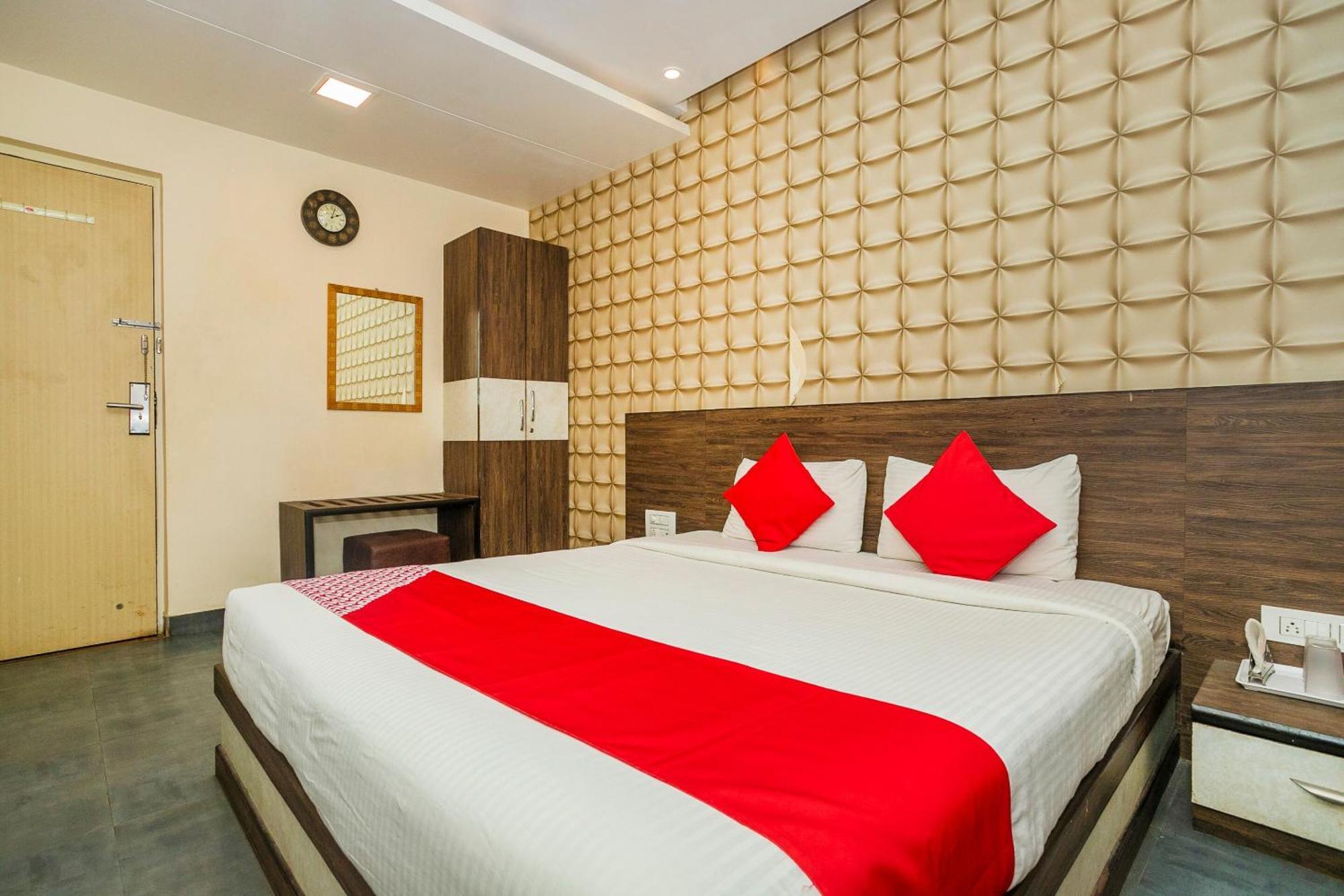 Super Collection O Indian Suites Near Sitara Restaurant Бангалор Екстериор снимка